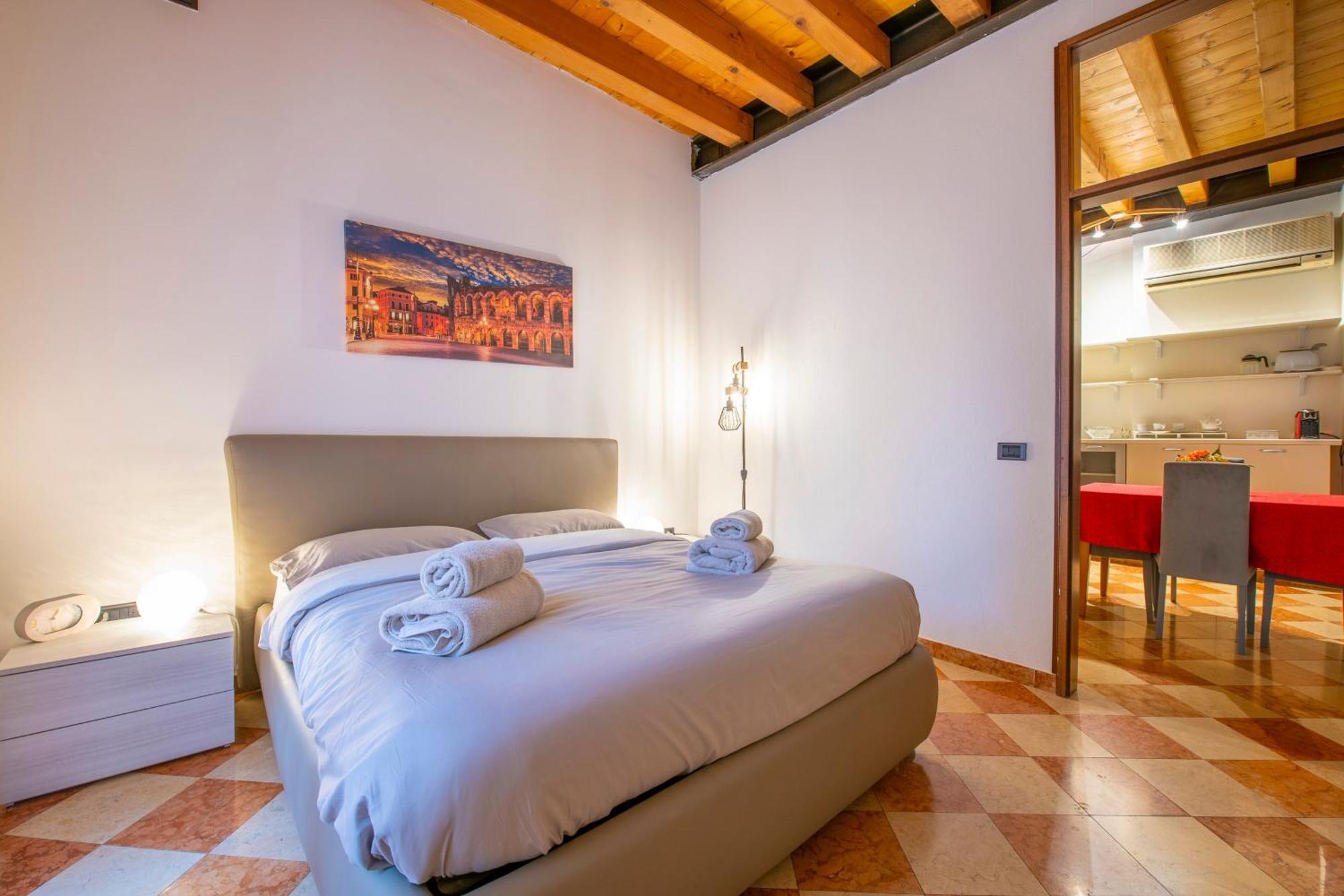 Historic Center View-2 Minutes From Arena & Juliet's House- Mazzini Palace *